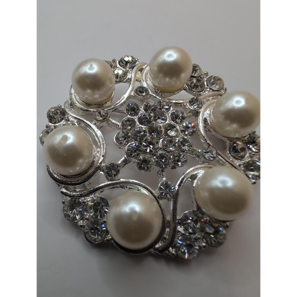 Bridal Brooch Pearl Rhinestones Silver Tone Vintage Embellishments - Picture 5 of 5